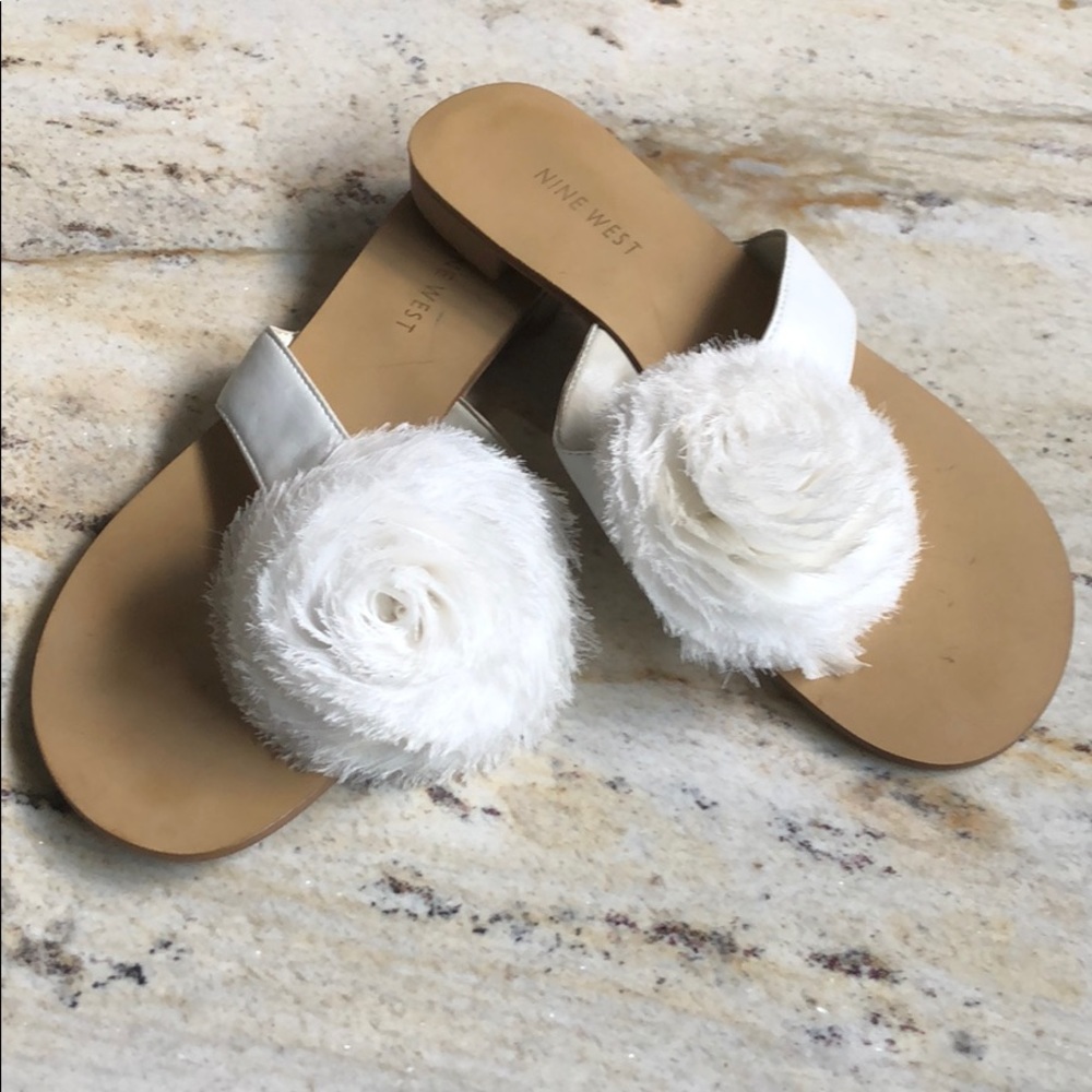 Nine West white flower Sandal